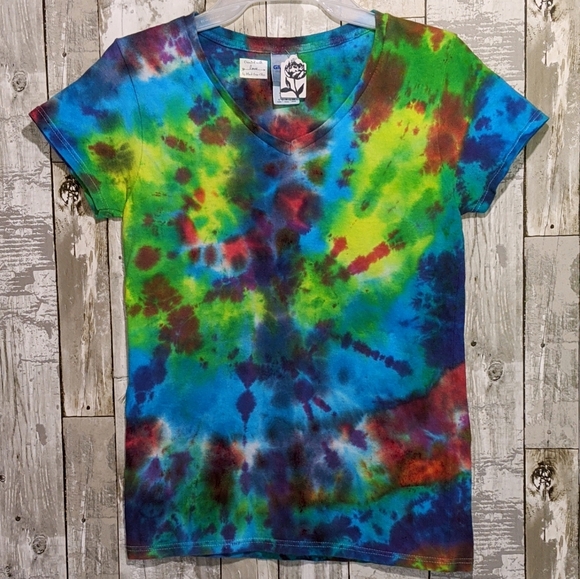 Black Rose Chic Tops - Bright V-Neck Double Dye Tie-Dye Design Tee